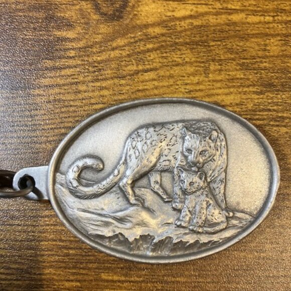 Pewter Snow Leopard Keychain World Wildlife Fund Vintage 1989 Made in Canada - Picture 4 of 6